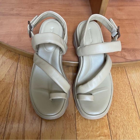Vince Santa Cruz Leather Slingback Sandals Beige Quilted thong Dune toe Sz 8 - Picture 4 of 12